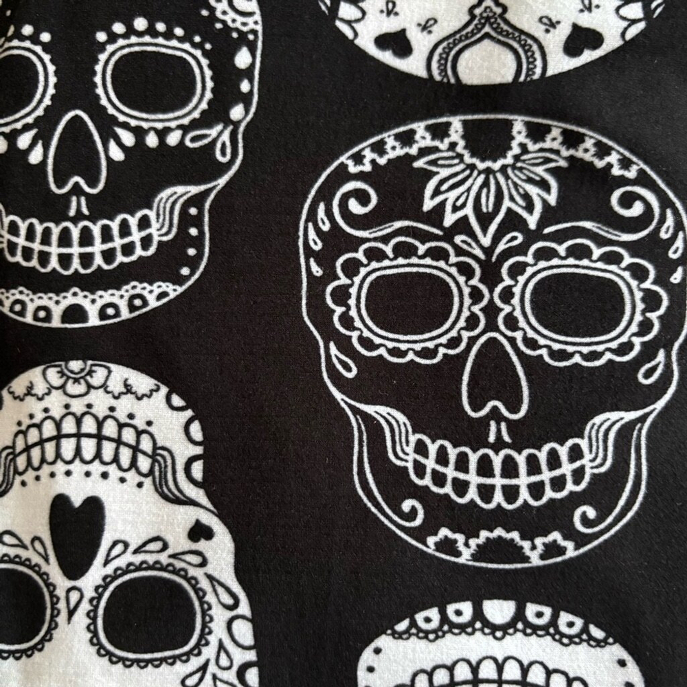 Junior's M Black & White Sugar Skull High Rise Leggings - Picture 2 of 7